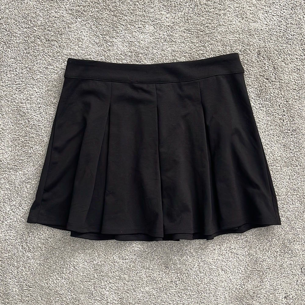 pleated mini skirt